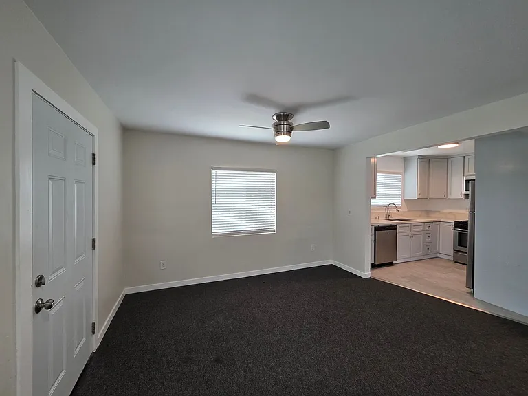 613 S Prairie Avenue — Photo 18