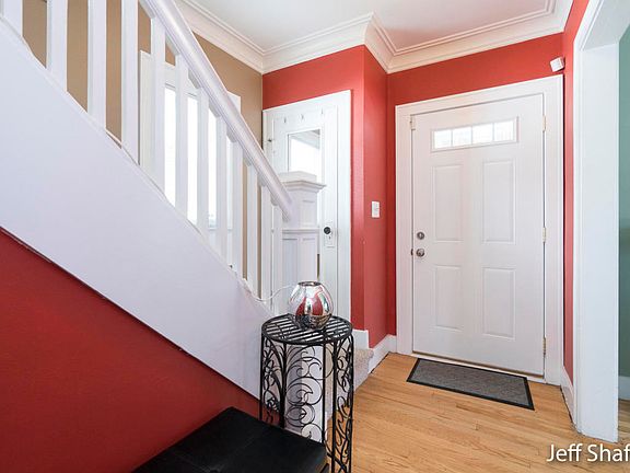5th image of 839 Ballard St SE