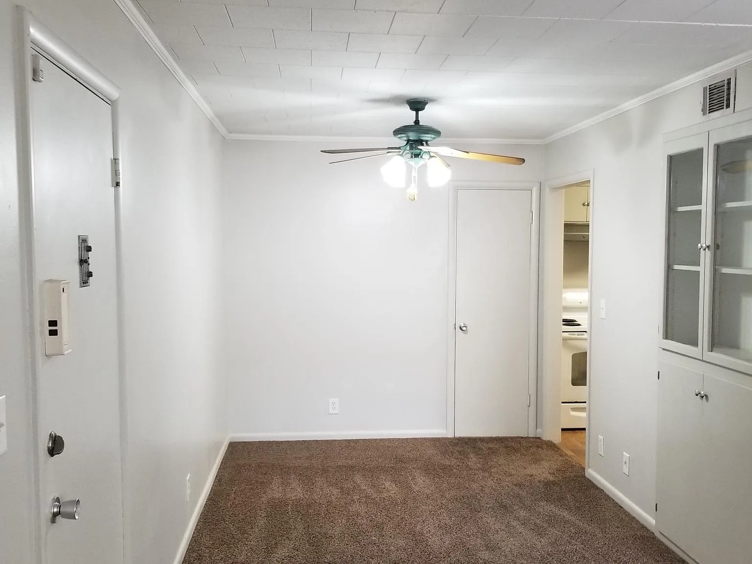 670 N Beard St - Unit 8 — Photo 4