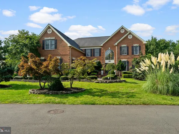 43705 Kenmore Ln, Chantilly, VA 20152