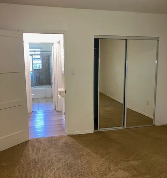 401 N Van Ness Ave #3 — Photo 11