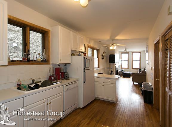 5th image of 1243 W Erie St #2FRONT