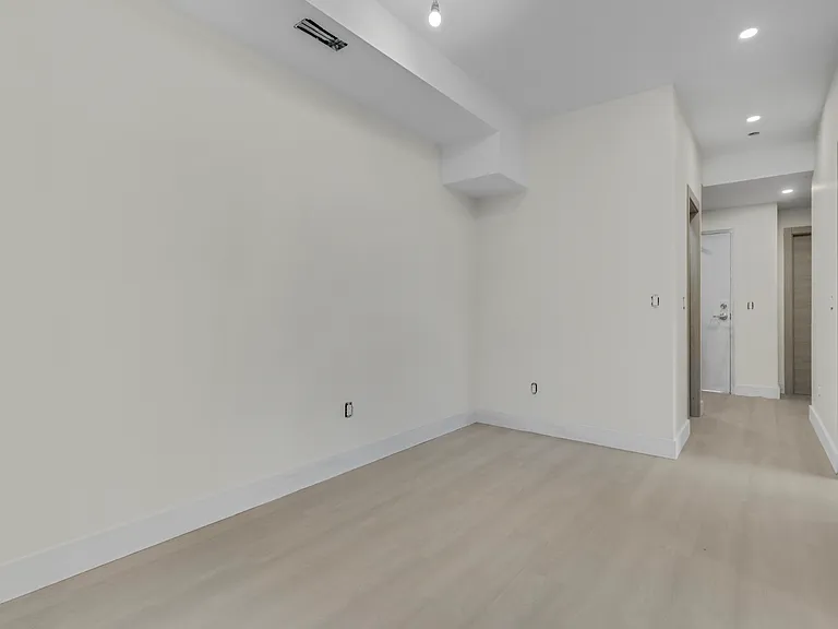 625 Harvie Ave #1 — Photo 20