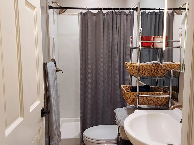 2nd bathroom furnished