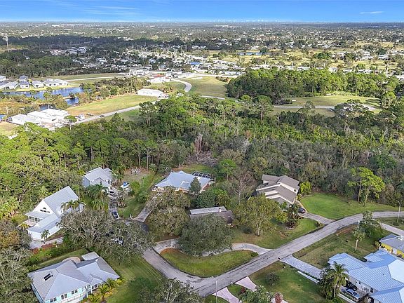 2nd image of 1015 SE Kitching Cove Lane