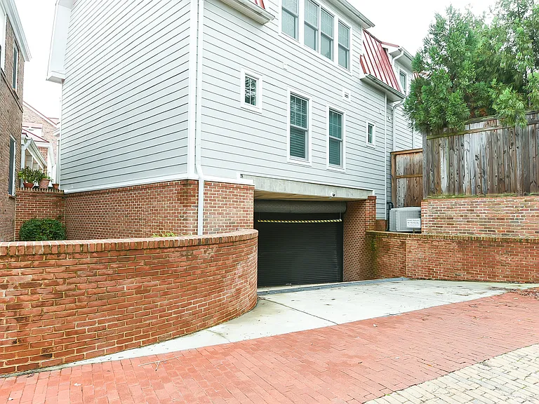 628 S Carolina Ave SE — Photo 15
