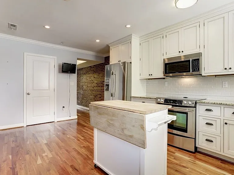 1120 K St SE — Photo 9