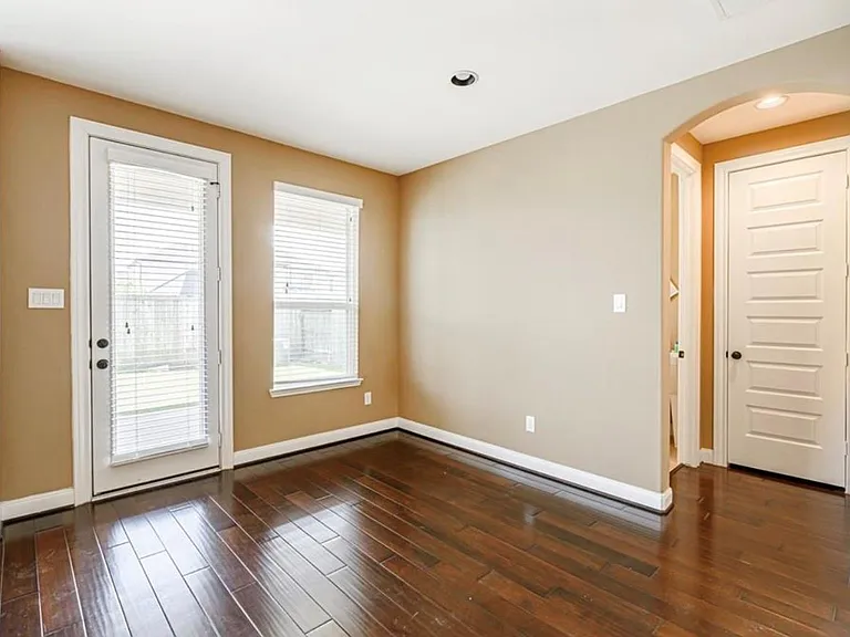 4607 Rockton Hills Ln — Photo 24