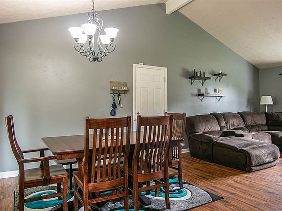 4th image of 4384 Applewood Ln
