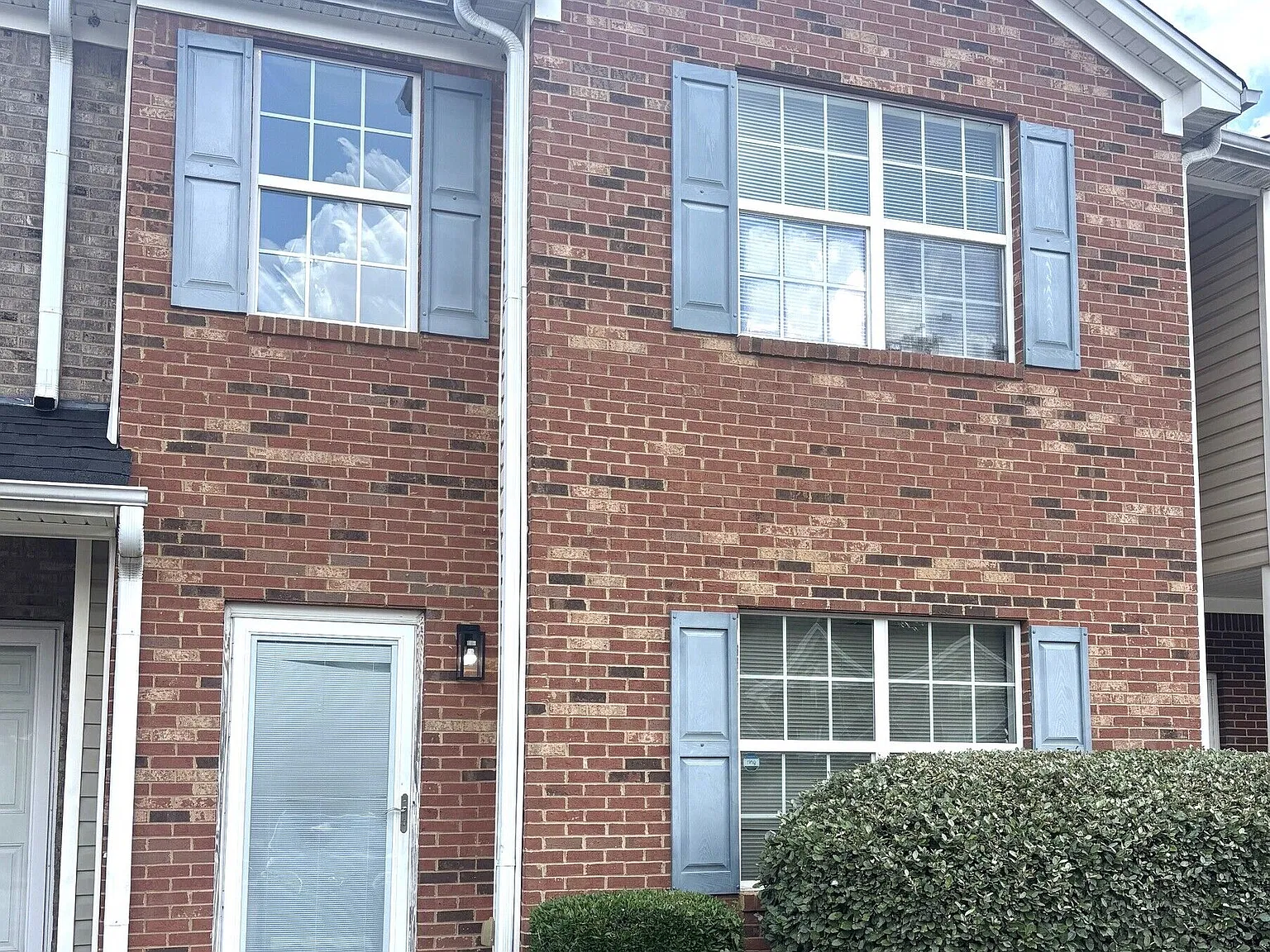 2 bed, 2.5 bath, $1,800 — Photo 1