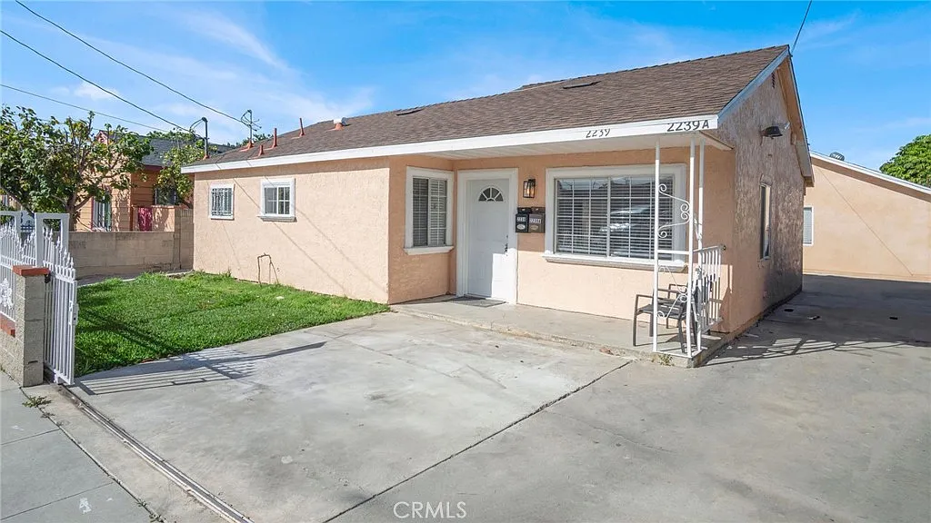 3 bed, 888 sqft, $2,900 — Photo 2
