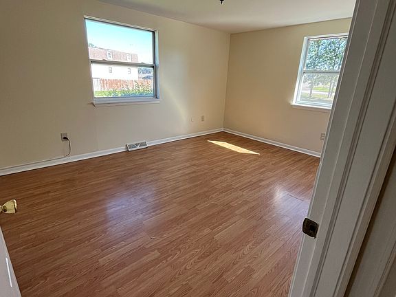 5th image of 3840 Sheldon Rd APT 4A