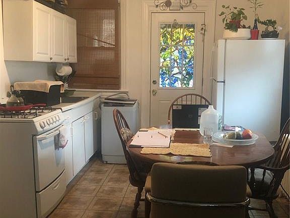 4th image of 364 Ashford Ave #1W