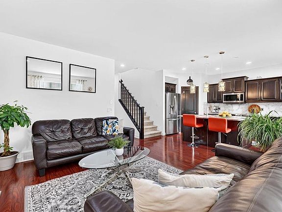 5th image of 60 S Everoak Close SW