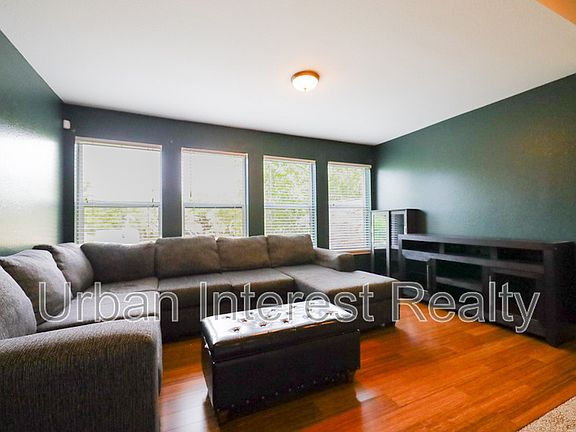 2nd image of 505 Beach Dr