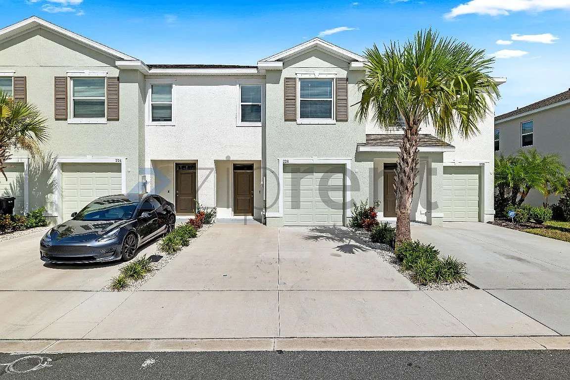 3 bed, 2.5 bath, 1673 sqft, $2,300 — Photo 1