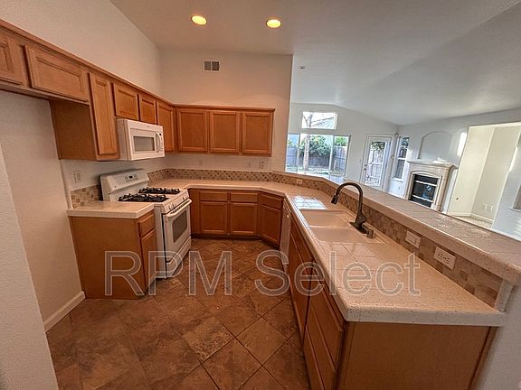 3rd image of 230 Regency Park Cir
