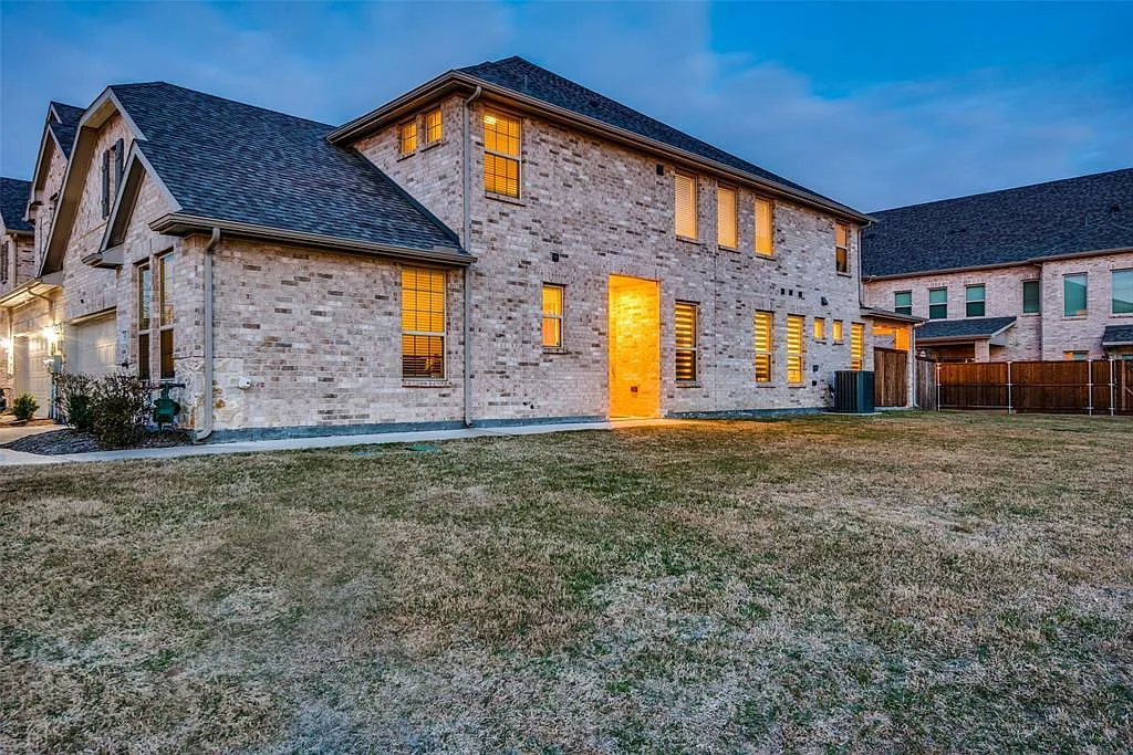 5552 Liberty Dr — Photo 3