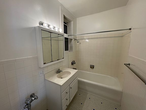 3rd image of 3711 Fillmore St #102