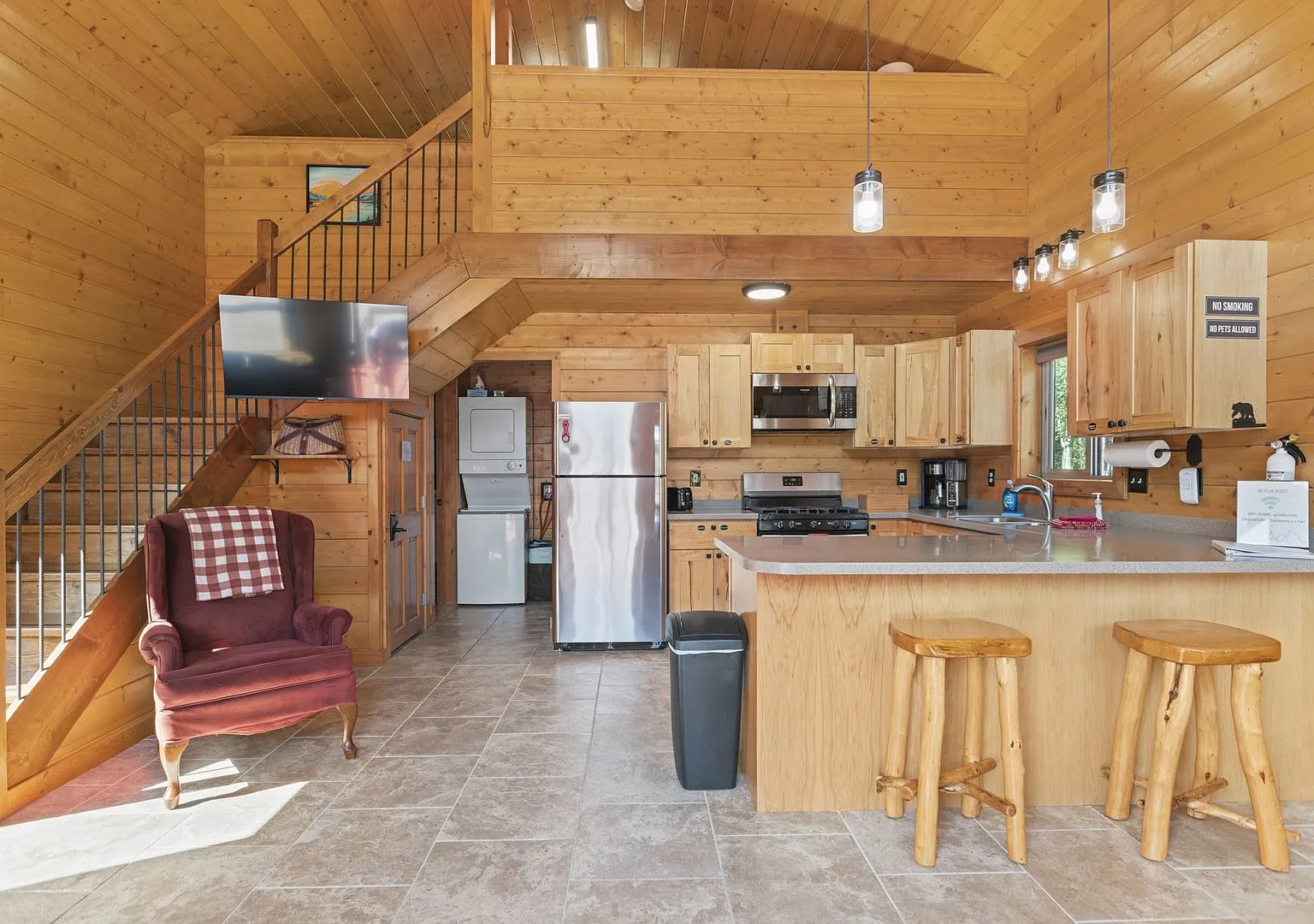 2 bed, 820 sqft, $1,600 — Photo 2