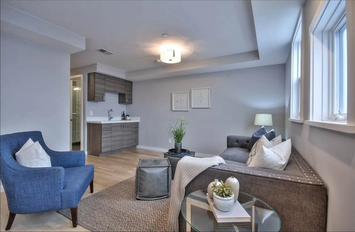 Studio, 600 sqft, $1,850 — Photo 2
