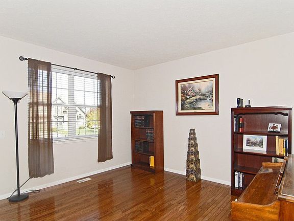 3rd image of 533 E Columbine Ln