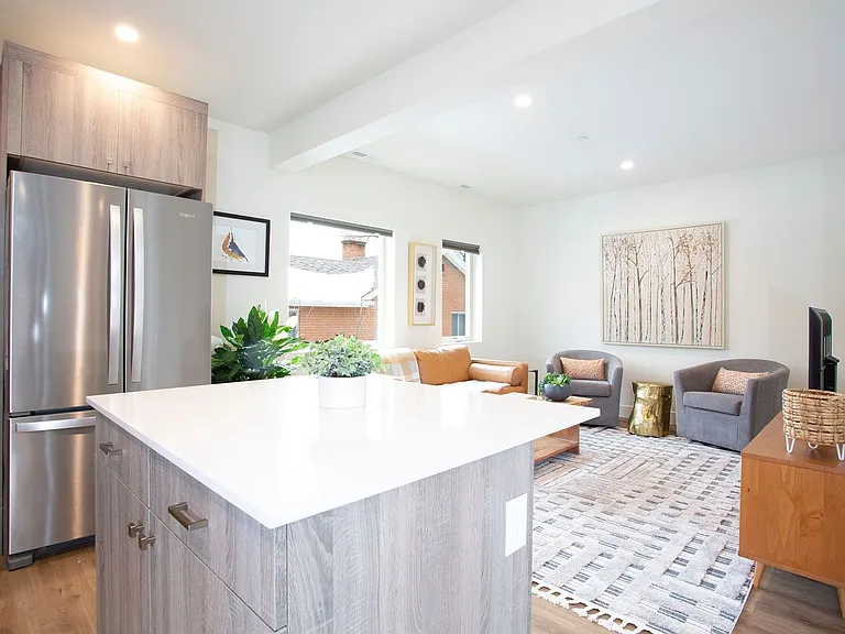 405 Laurel St — Photo 12