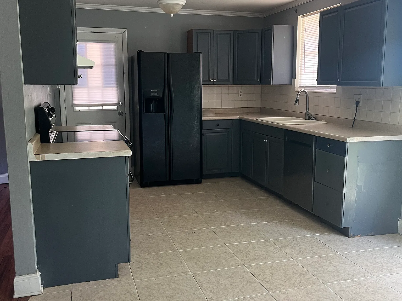 3 bed, 960 sqft, $1,700 — Photo 3