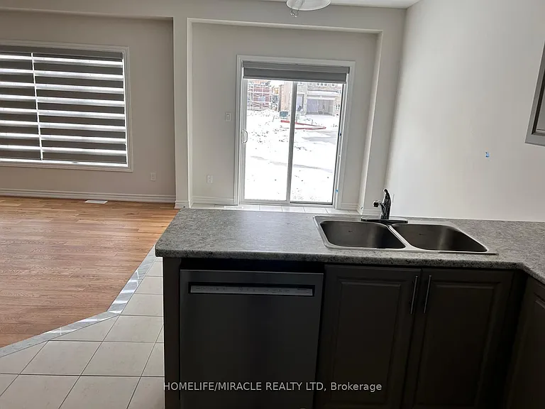 239 Palace St — Photo 18