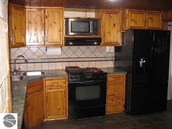 5th image of 3777 Saginaw St