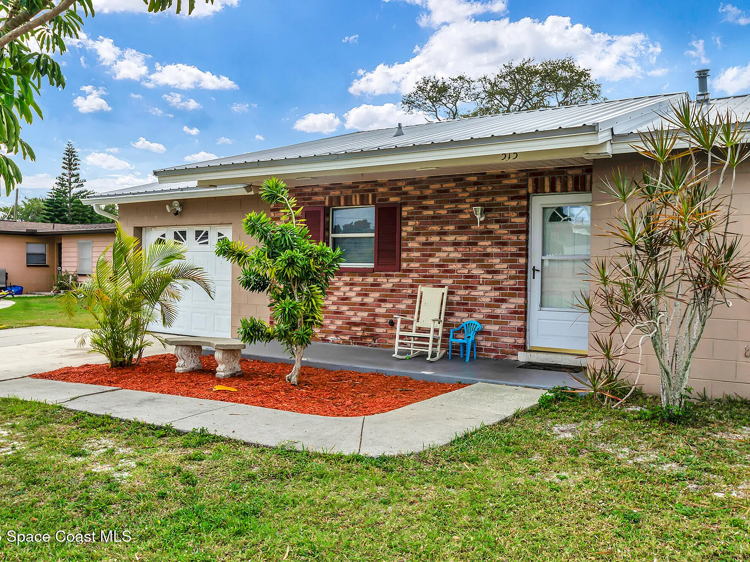3 bed, 2.0 bath, 1185 sqft, $2,195 — Photo 3