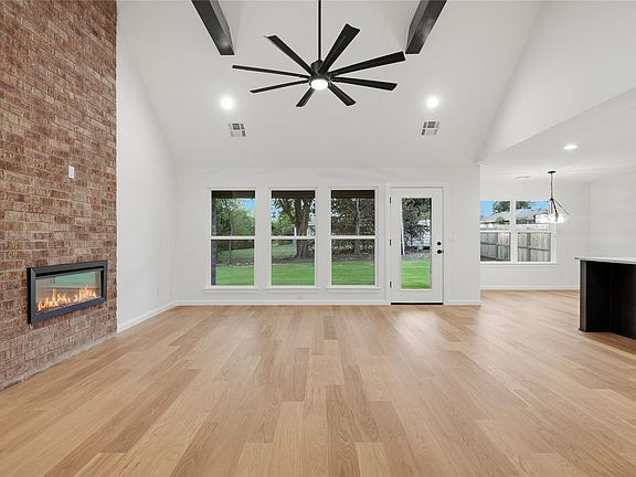 4th image of 30 32nd Ave