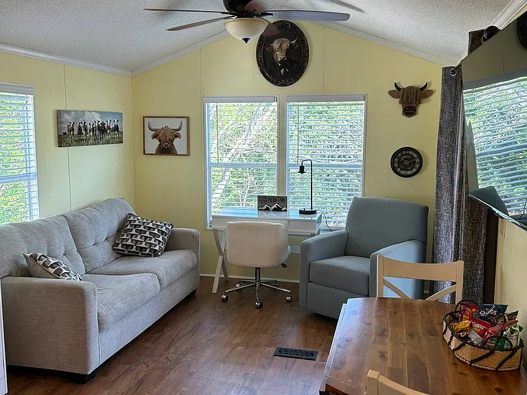 320 Mount View Ln — Photo 6
