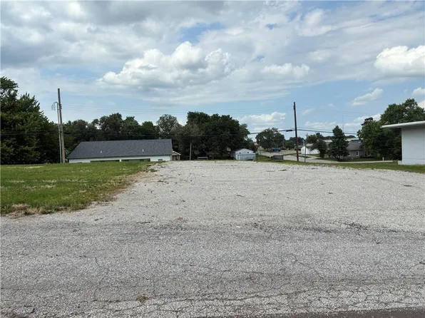345 E 4th St, Lawson, MO 64062