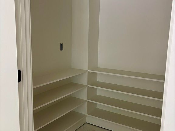 5th image of 129 Lynn Dr