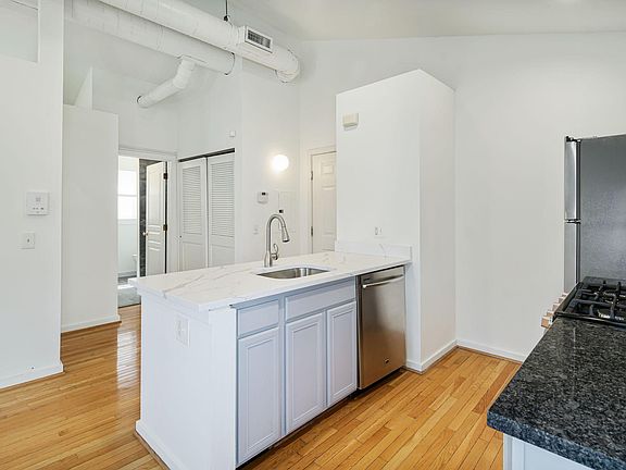 4th image of 430 S Hutchinson St #D