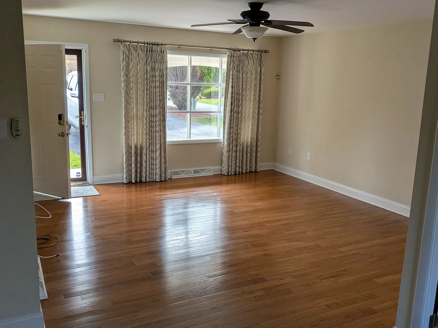 300 Kingswood Ter — Photo 3