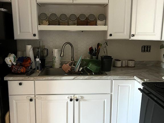 4th image of 2431 Montana Ave Unit 9