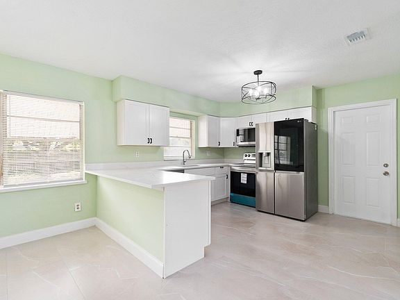 3rd image of 208 E Arbor Avenue