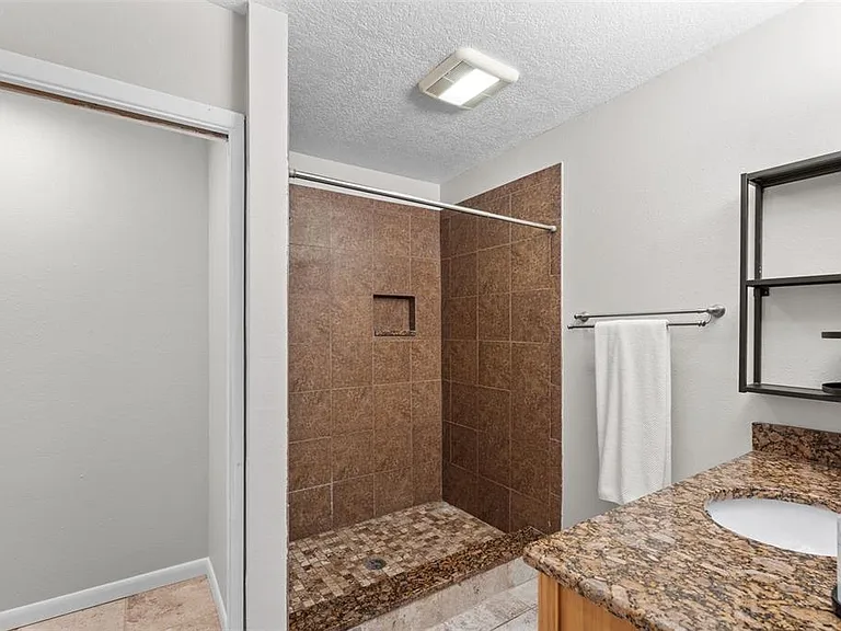 2517 W Tennessee Ave — Photo 25