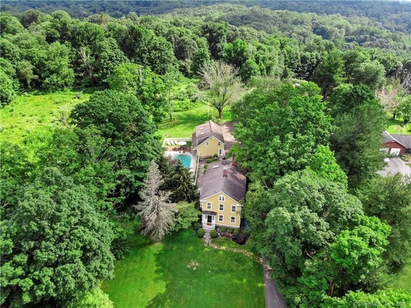 11 Tory Lane, Newtown, CT 06470