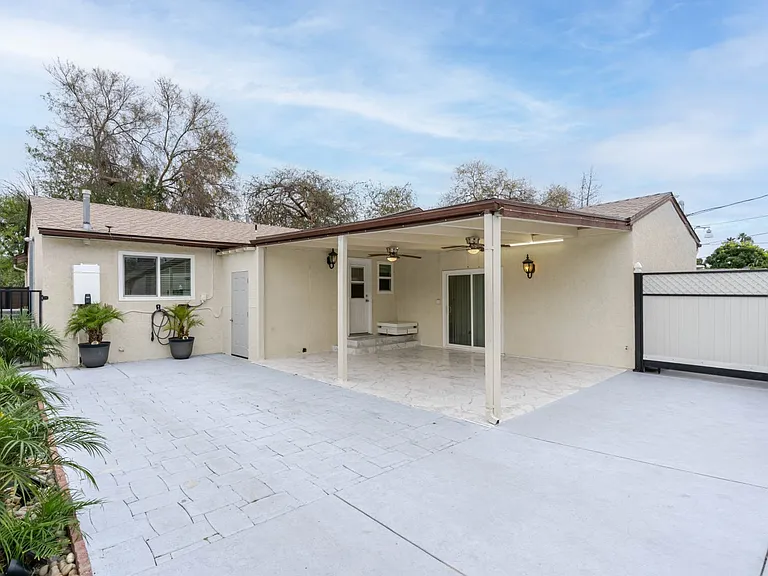 6539 Coldwater Canyon Ave — Photo 24