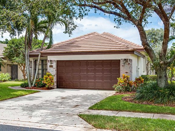2nd image of 4845 Sherwood Forest Dr