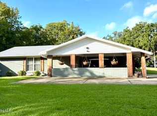 906 Columbus Dr, Pascagoula, MS 39567