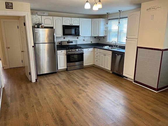 4th image of 30 Cedar St Floor 1