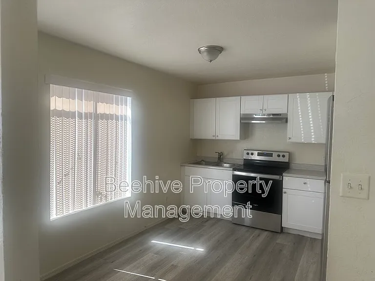 739 E Pierce St #5 — Photo 8