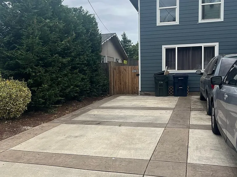 989 1/2 Laurelhurst Dr — Photo 2