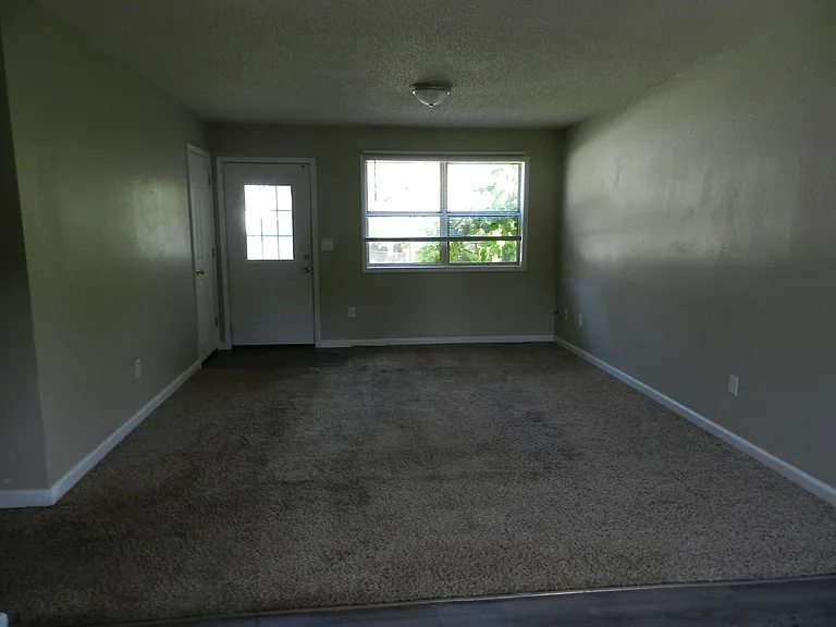 15304 Temple Ln — Photo 4