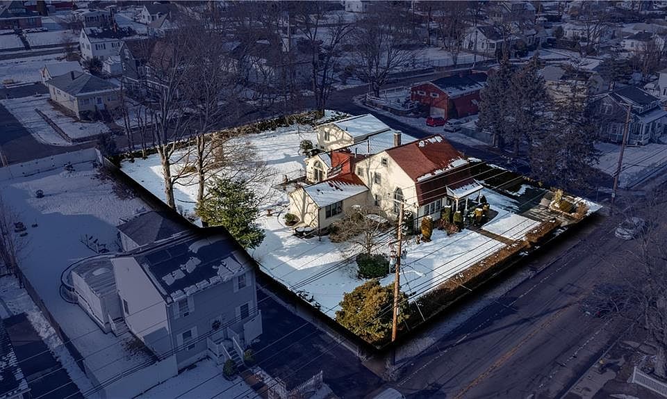 1st image of 90 Putnam Pike