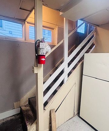 5th image of 528 S Lucas St #2